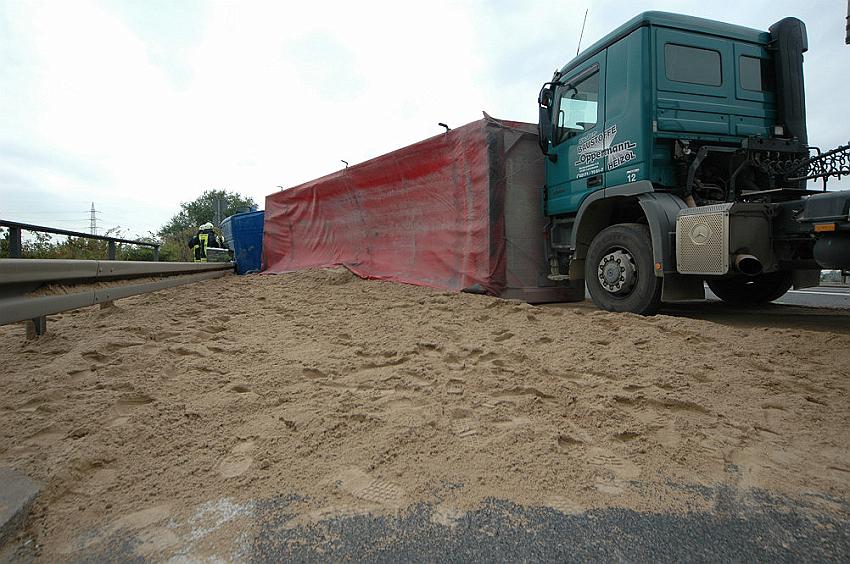 VU LKW umgekippt Kerkraderstr Fotos Fuchs P23.jpg